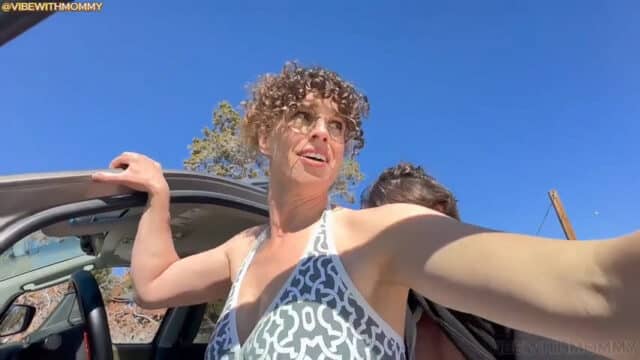 Vibewithmommy – Mom's Anal Cum Pushing Into The Gape Outdoors